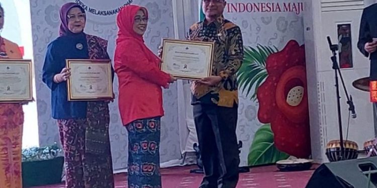 Gubernur Arinal Terima IPIMTI Award Tahun 2022