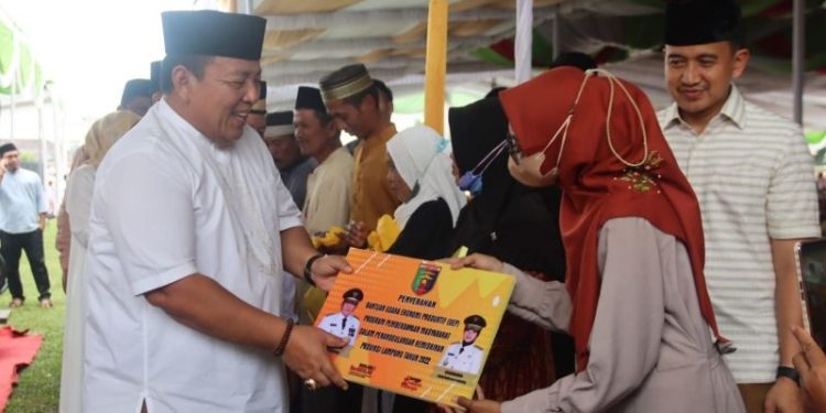 Pengajian Akbar, Gubernur Arinal Salurkan Sejumlah Bantuan untuk Masyarakat