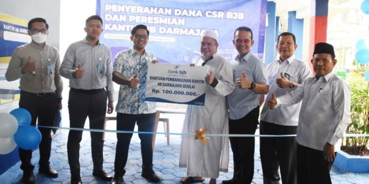 Pimpinannya Bank BJB Serahkan CSR Pembangunan Kantin di IIB Darmajaya