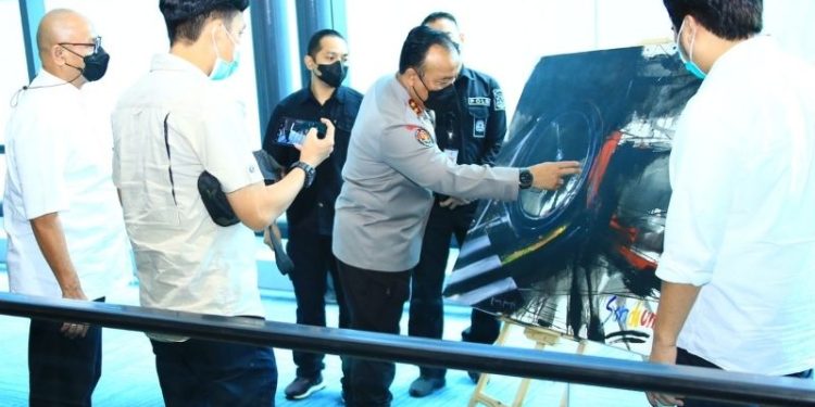 Polri Percantik Bandara Soetta dengan Lukisan Karya Para Difabel