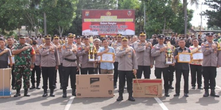 Lomba Pos Kamling, Kapolresta Bandar Lampung Berikan Penghargaan Kepada Pos Kamling Terbaik