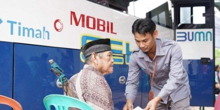 Masyarakat Keposang Antusias Berobat di Mobil Sehat