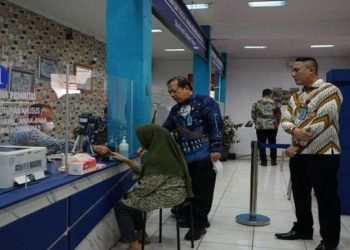 Kakanwil Kemenkumham Sumsel Tinjau Layanan Paspor Sabtu dan Minggu di Kanim Muara Enim
