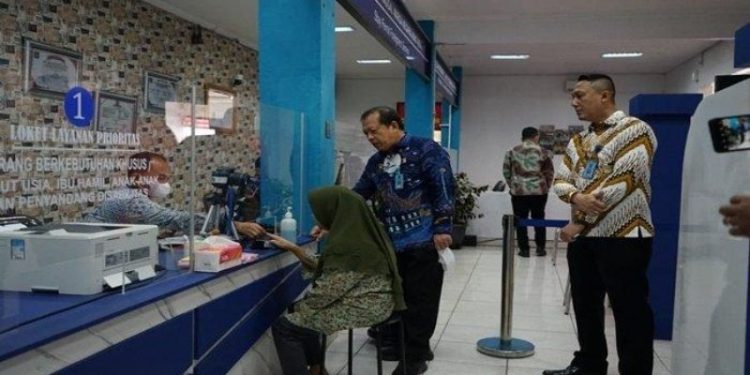 Kakanwil Kemenkumham Sumsel Tinjau Layanan Paspor Sabtu dan Minggu di Kanim Muara Enim