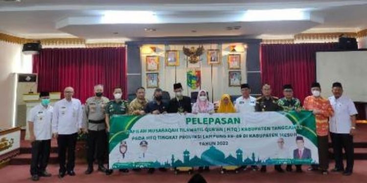 Bupati Dewi Handajani Melepas Kafilah MTQ Ke 49 Tingkat Provinsi Lampung