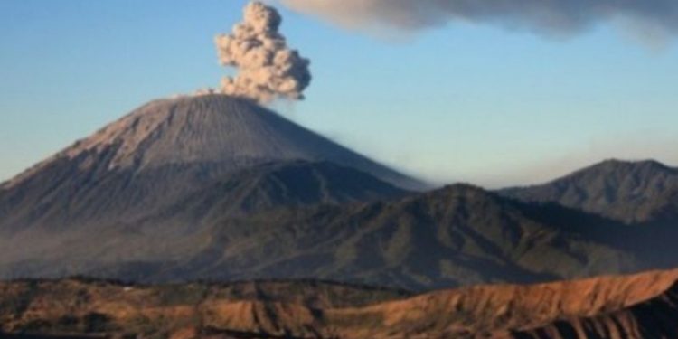 Jadi Favorit Pendaki, Padahal 5 Gunung Ini Paling Angker di Indonesia