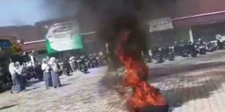 Tolak Pungli, Siswa SMAN 3 Sungai Penuh Gelar Demo