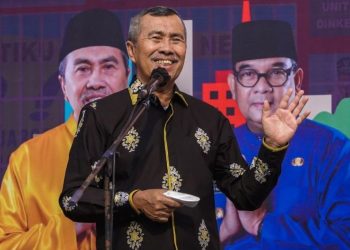 Terima Penghargaan Tokoh Wakaf Nasional, Ini Harapan Gubri Syamsuar