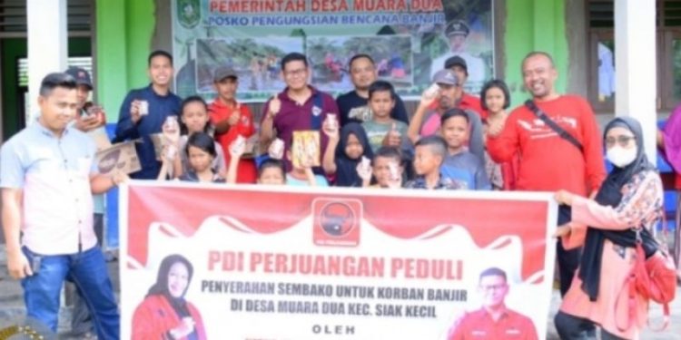 Tinjau Lokasi Banjir, Pimpinan DPRD Bengkalis Sekaligus Salurkan Bantuan