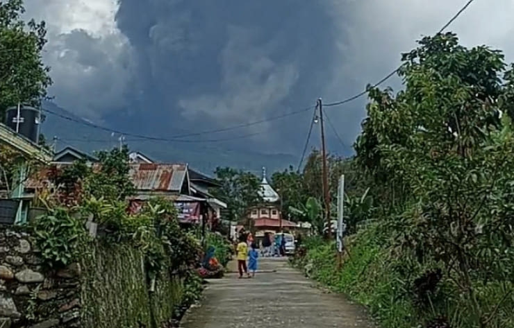 Gunung Marapi Di Sumbar Meletus, Erupsi Capai Ketinggian 3.000 Meter ...