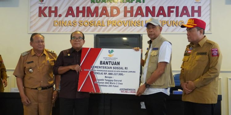 Pj Gubernur Samsudin Apresiasi Bantuan Kemensos RI dalam Penanganan Banjir di Lampung