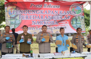 Polres Lamsel Gagalkan Penyelundupan 16 Kg Ganja, Dua Tersangka Ditangkap