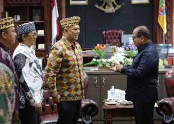 Pj. Gubernur Samsudin dan Ibu Maidawati akan Menerima Gelar Adat dari MPAL