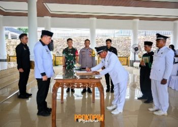 Bupati Dendi Ramadhona Lantik Tiga Penjabat Kepala Desa