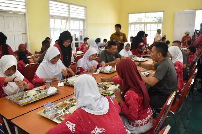 Korem 043/Gatam Kembali Uji Coba Makan Siang Bergizi Gratis di SLB Dharma Bhakti Dharma Pertiwi