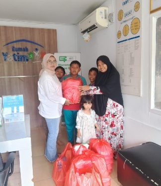 JMSI Bagikan Nasi Kotak di Rumah Yatim