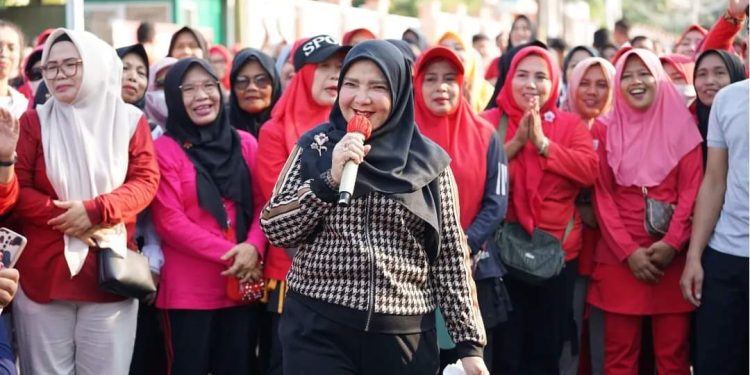 Walikota Eva Dwiana Senam Bersama di Taman Kuliner dan UMKM Bung Karno