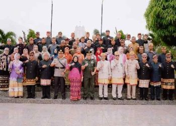 Walikota Eva Dwiana Beserta Jajaran Melakukan Ziarah Tabur Bunga di TMP