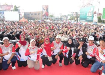 Walikota Eva Dwiana dan Pj. Gubernur Lepas Peserta Jalan Sehat HUT Ke-342