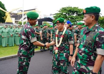 Danrem 043/Gatam Hadiri Acara Tradisi Penerimaan dan Pelepasan Pangdam II/Sriwijaya
