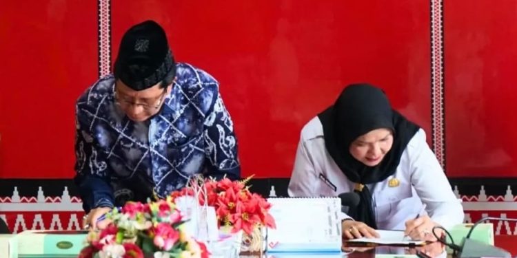 Walikota Hj. Eva Dwiana Menghadiri Penyaluran Donasi Paket Sembako dan Alat Sanitasi serta Penandatanganan MoU dengan UIN RIL