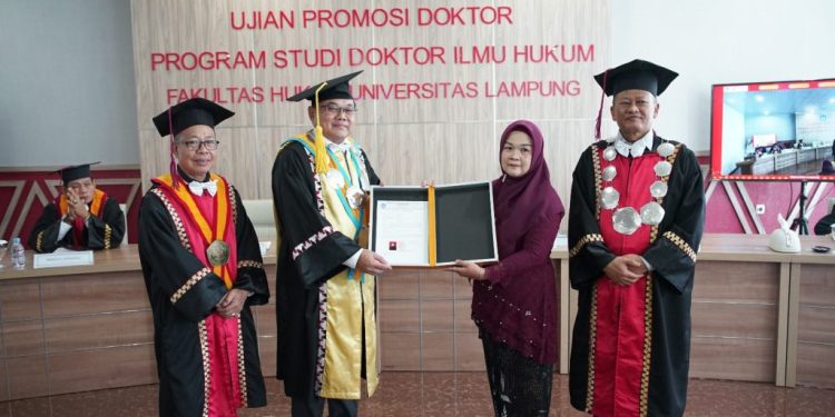 Promosi Doktor Hukum ke-30 di Unila: Model BUMdes Berbadan Hukum