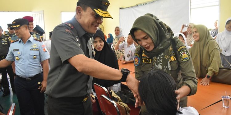 Peringati HUT Ke-61 Dharma Pertiwi, Danrem 043/Gatam: “Jadikan Momen Ini untuk Berbagi Kasih dan Perhatian”