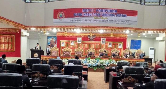 Hadir Rapat Paripurna DPRD, Bupati Egi Ucapkan Terimakasih ke Masyarakat Lamsel