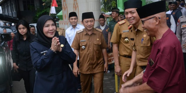 Walikota Hj, Eva Dwiana Mengawali Safari Ramadhan 1446 H di Masjid At Tajriyah