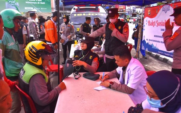 Ramadhan Presisi, Polda Lampung Hadirkan Cek Kesehatan Gratis hingga Bagi-bagi Takjil