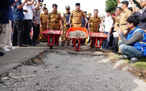 Gubernur RMD Groundbreaking Perbaikan Jalan Kotabumi – Bandar Abung