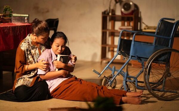 Teater Kurusetra UKMBS Pentaskan Kisah Inspiratif “Ratna Indraswari Kunang-Kunang”