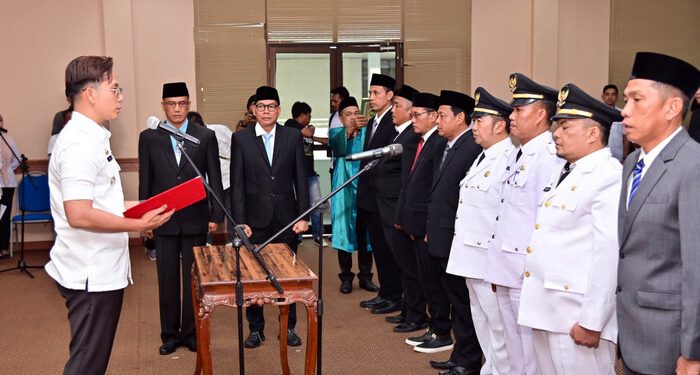 Lantik Delapan Pejabat Administrator, Bupati Egi: Pejabat Jangan Anti Kritik