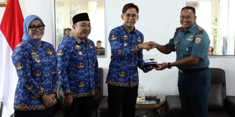 Bupati Lampung Selatan Terima Audiensi Danlanal Lampung dalam Rangka Silaturahmi dan Penguatan Sinergi