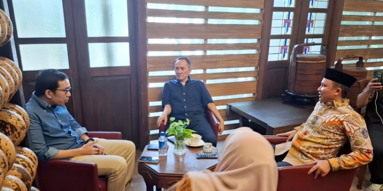 Parosil Temui Andi Arief, Bahan Jaringan Listrik di Suoh