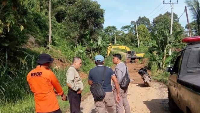 Longsor di Kelumbayan, BPBD Tanggamus Kerahkan Alat Berat Bersihkan Jalan