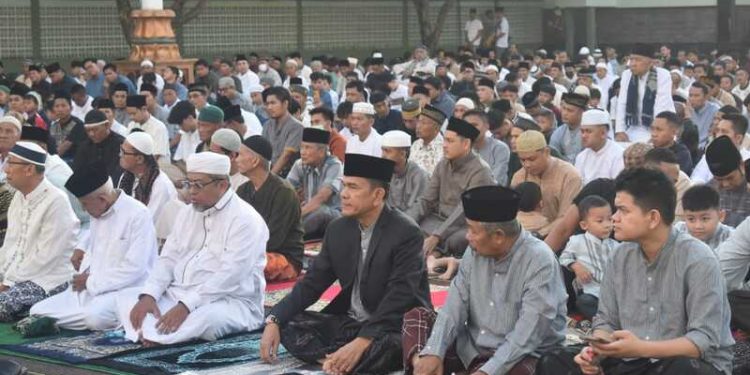 Danrem 043/Gatam Shalat Idul Fitri 1446 H / 2025 M Bersama Masyarakat Bandar Lampung