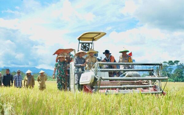 Kapolres dan Bupati Pringsewu Hadiri Kegiatan Panen Raya