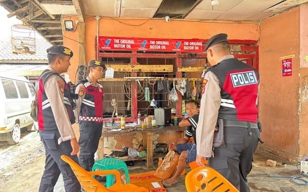 Satuan Samapta Polres Tulang Bawang Gelar Patroli Jalan Kaki dan Sosialisasikan Layanan Hotline 110