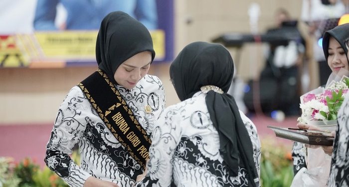 Bunda Purnama Wulan Sari Mirza Dikukuhkan Sebagai Ibunda Guru Provinsi Lampung