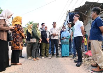 Bupati Egi Tinjau Jalan Rusak di Hajimena