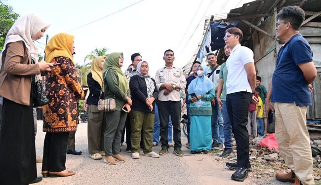 Bupati Egi Tinjau Jalan Rusak di Hajimena