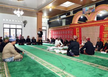 Wabup Syaiful Saksikan Penobatan Adat Keratuan Darah Putih