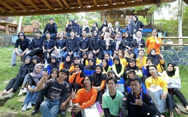 Prodi D3 Administrasi Perkantoran Sukses Gelar Family Gathering 2025: Perkuat Solidaritas dan Jiwa Kepemimpinan dalam Kebersamaan