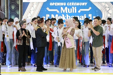 Ketua Dekranasda Purnama Wulan Sari Mirza Buka Lampung Fashion 2025