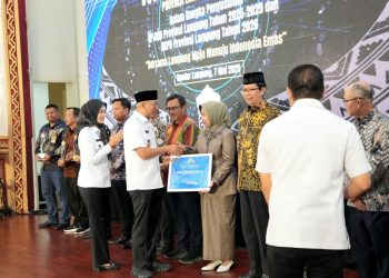 Rektor Terima Penghargaan atas Kolaborasi dalam Penyusunan RPJMD Provinsi Lampung 2025–2029