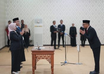 Rektor Unila Lantik dan Ambil Sumpah Jabatan Tiga Pejabat Baru