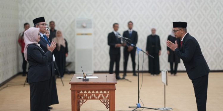 Rektor Unila Lantik dan Ambil Sumpah Jabatan Tiga Pejabat Baru