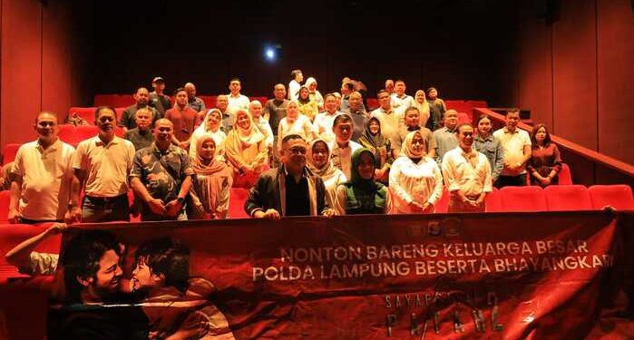 Kapolda Lampung Ajak Masyarakat Waspada Terorisme Lewat Nonton Bareng Film “Sayap-Sayap Patah 2”