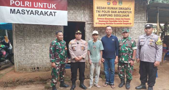 TNI-Polri dan Warga Bangun Tempat Tinggal Layak untuk Keluarga Buruh di Sidoluhur